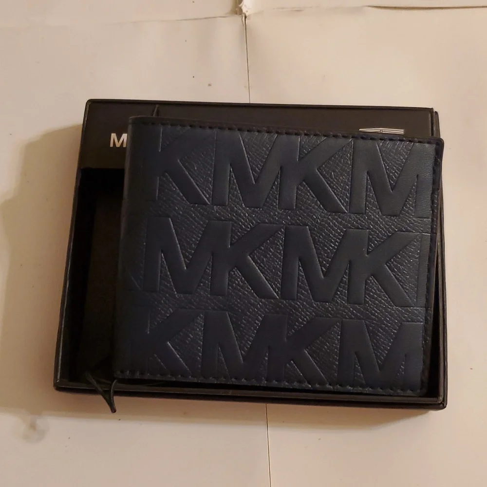 New Authentic Michael Kors navy blue leather mens wallet